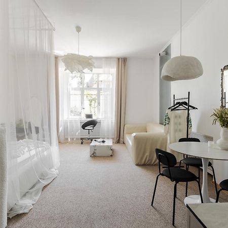 Central Designer Apartment Lviv Buitenkant foto