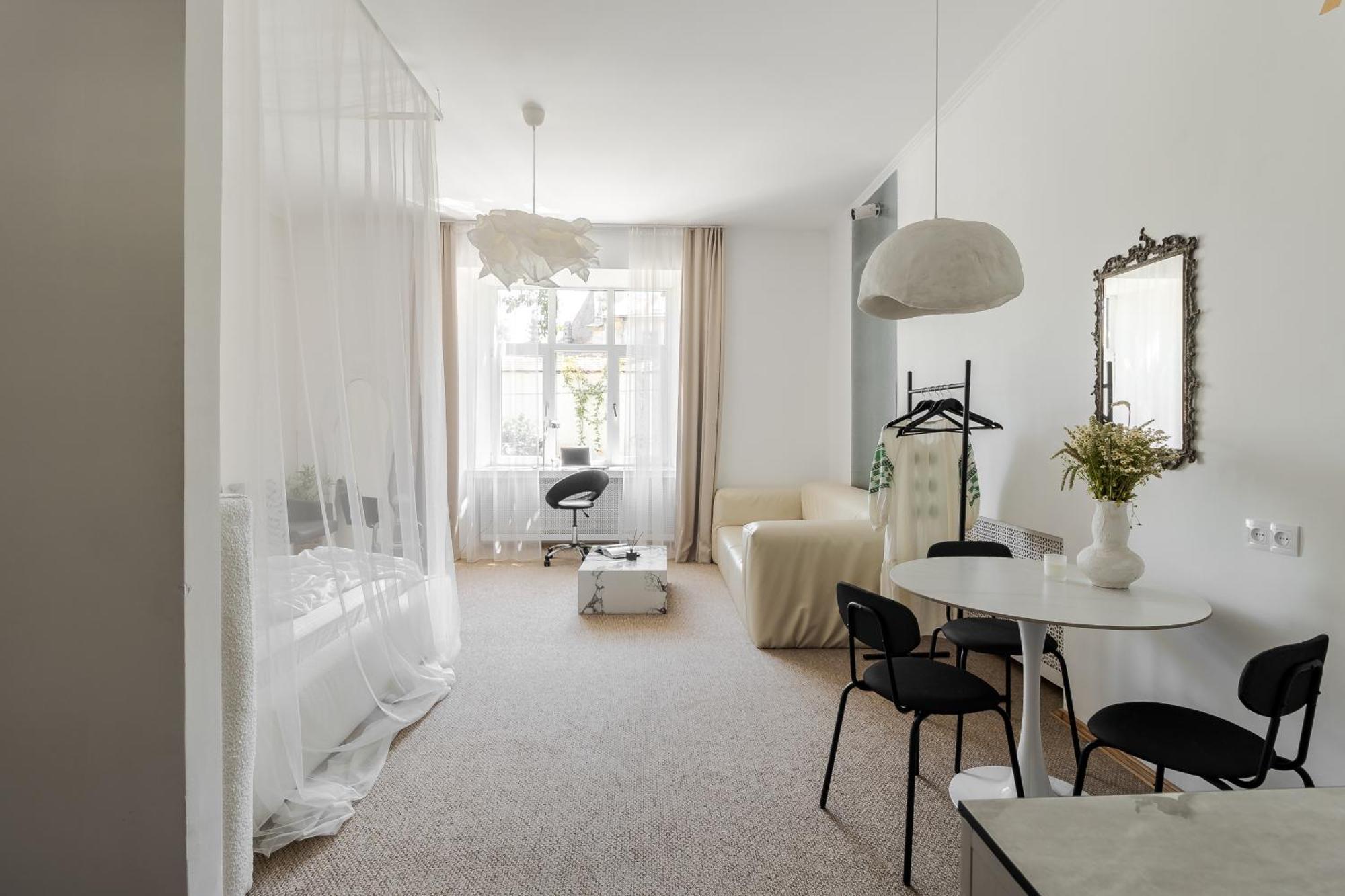 Central Designer Apartment Lviv Buitenkant foto